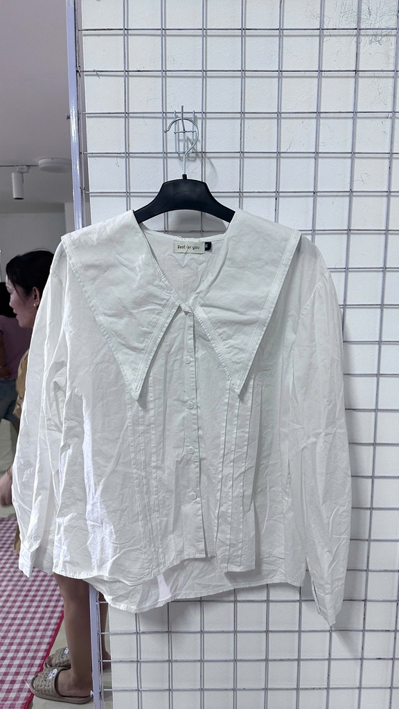 sơ mi trắng cổ tam, giác