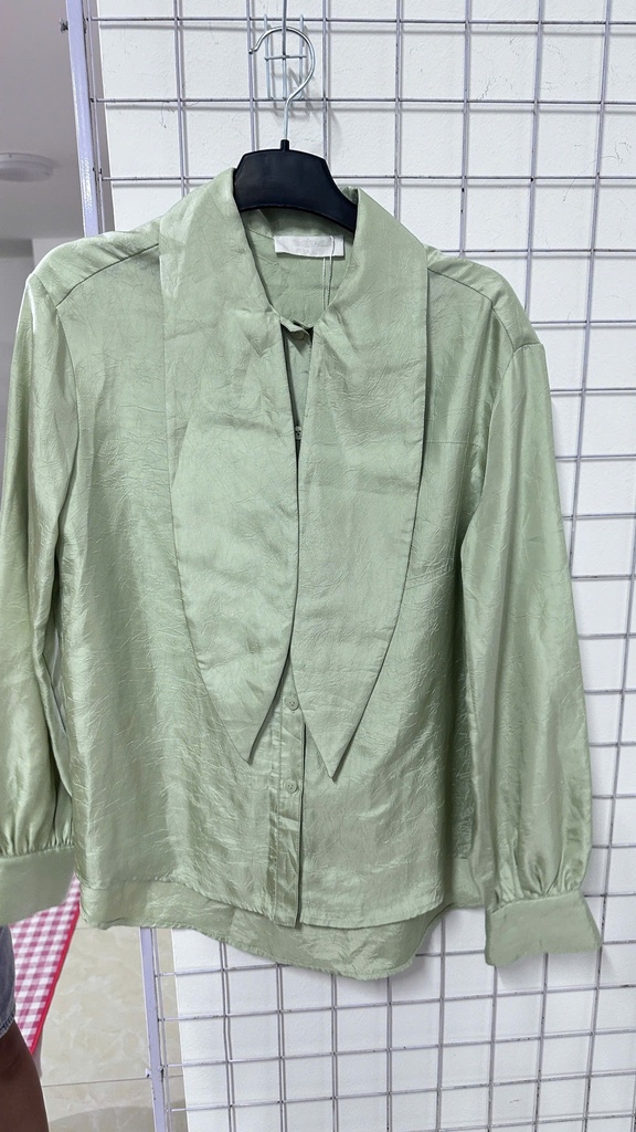 áo sơ mi xanh lụa