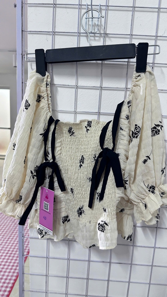 áo crt kem hoa đen