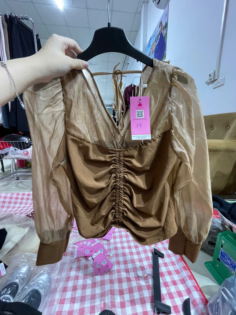 áo nâu cổ tim tay voan nhúm  