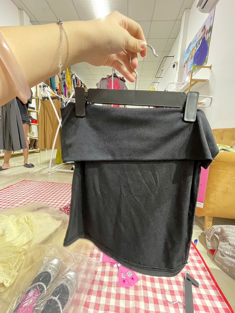 áo đen trễ vai thun tăm 