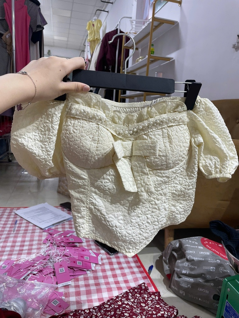 áo crt kem đính ngọc