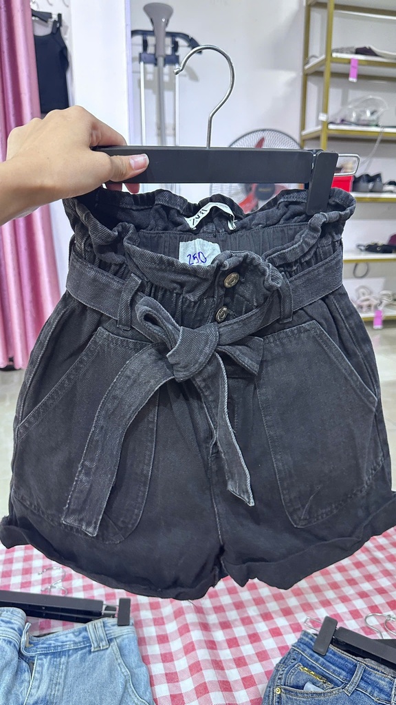 quần sooc đen zara