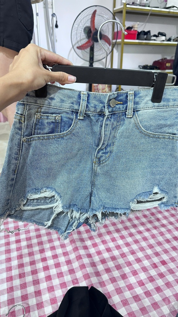 quần sooc xanh nhạt