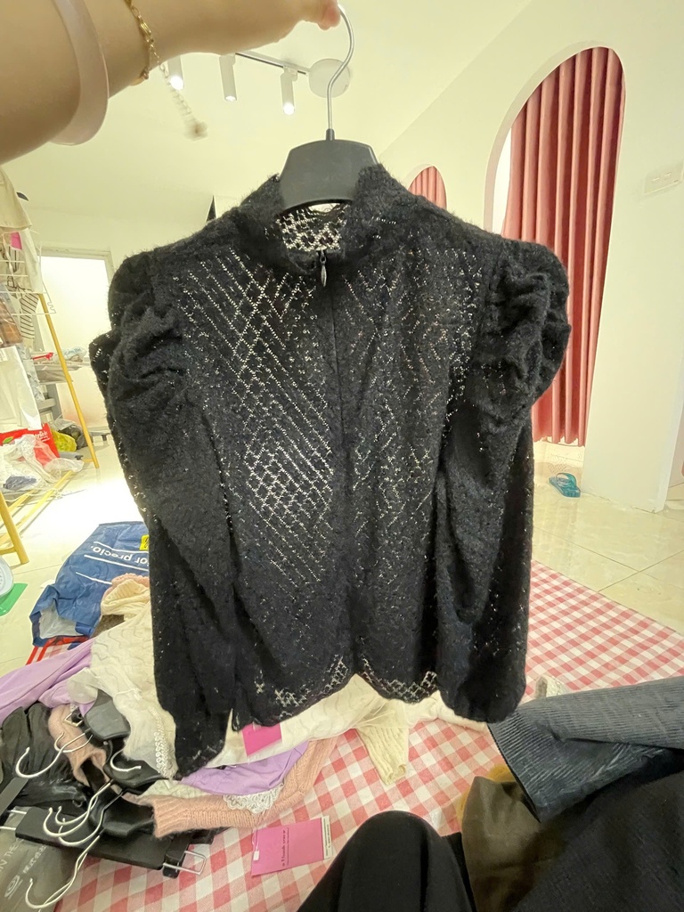 ÁO ĐEN DÀI TAY BỒNG