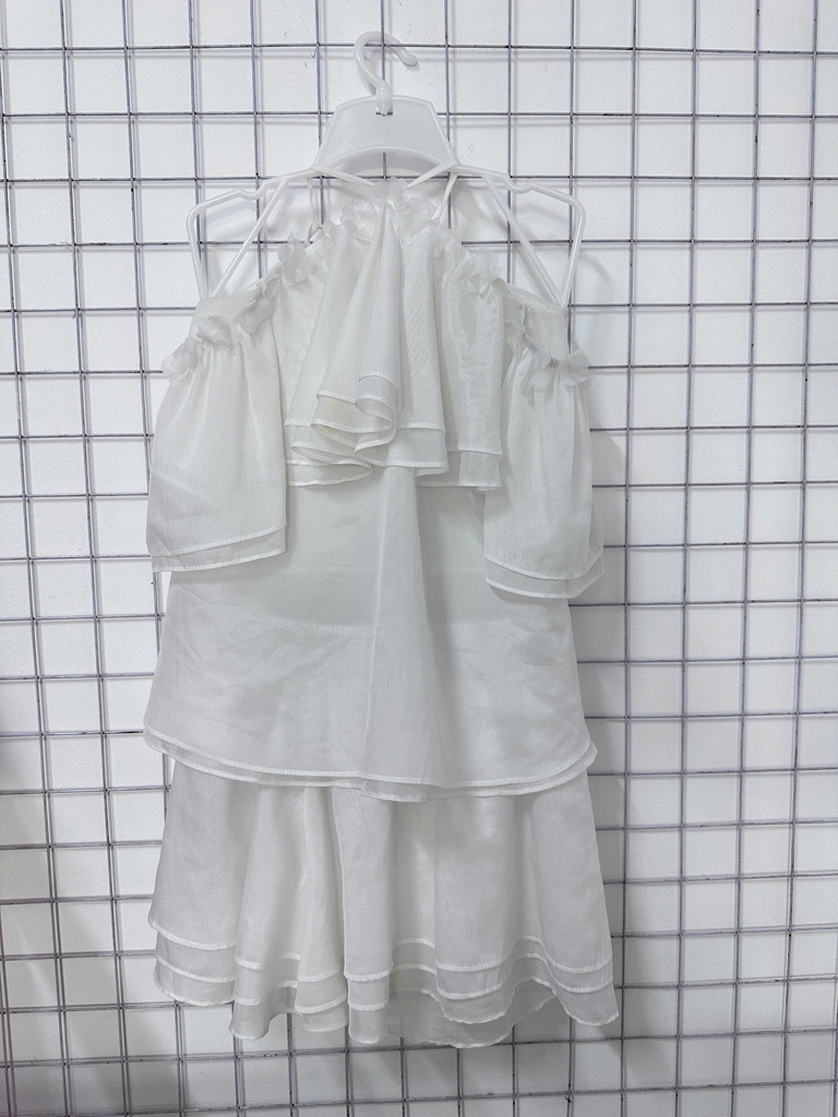 set trắng trễ vai