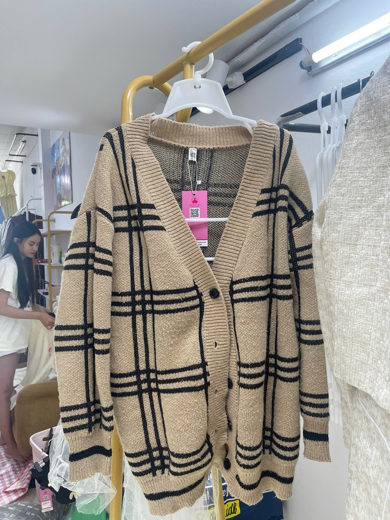 áo cdg be sọc đen 