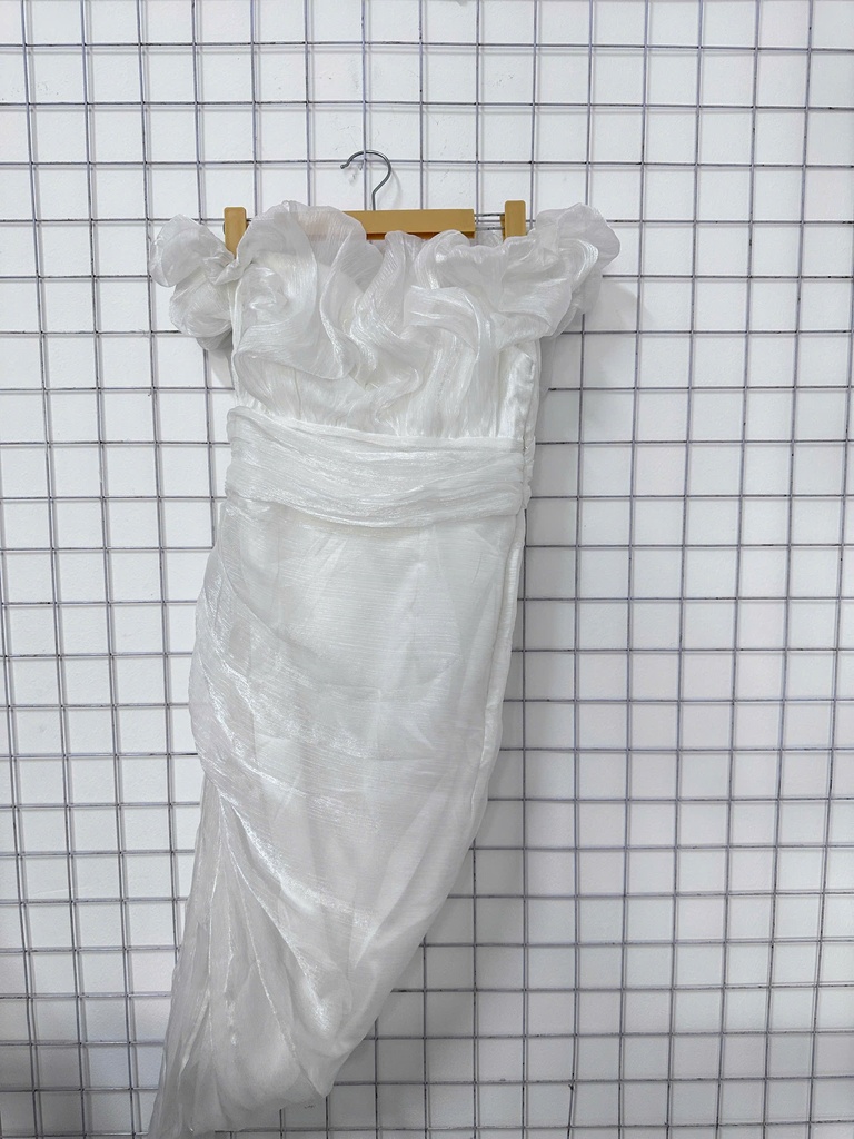 váy trễ vai trắng bèo