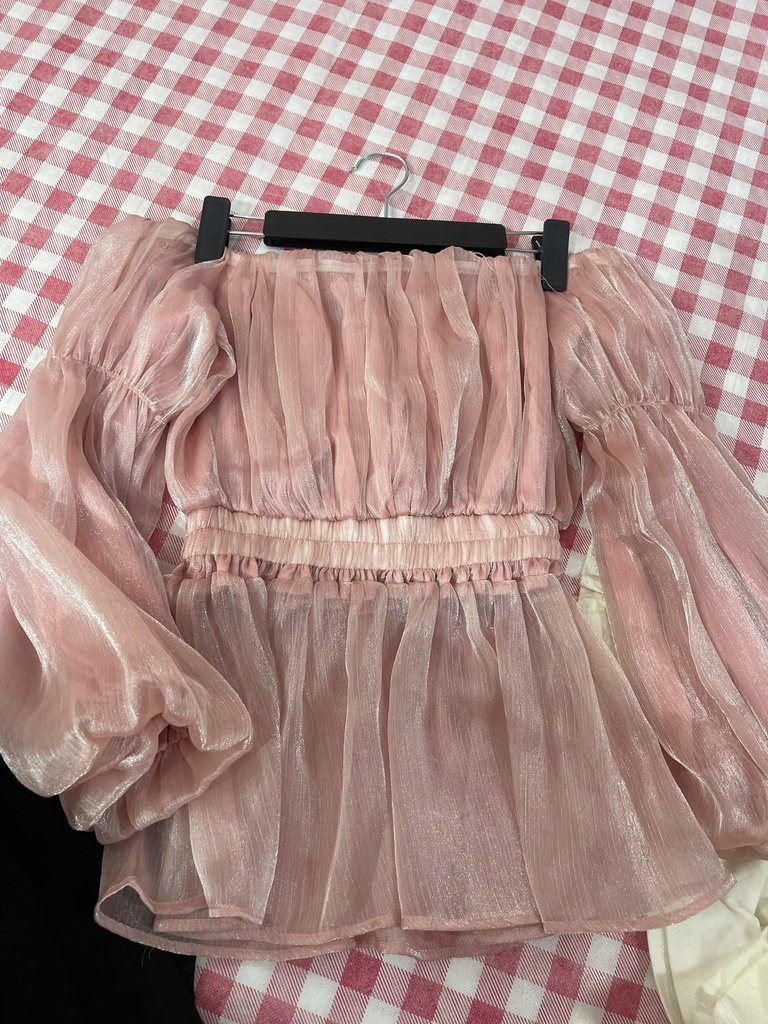 áo trễ vai voan hồng