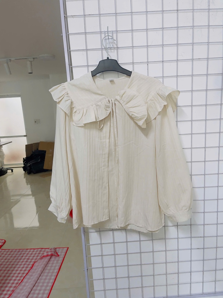 áo sơ mi kem cổ bèo 