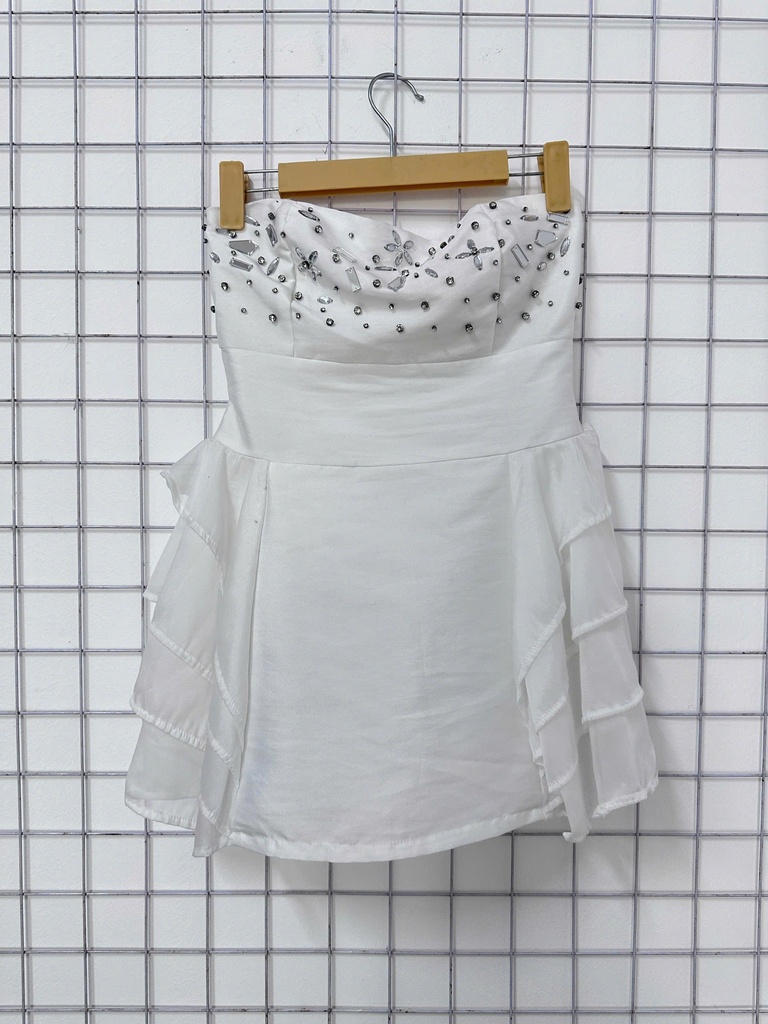 váy cup trắng đính đá