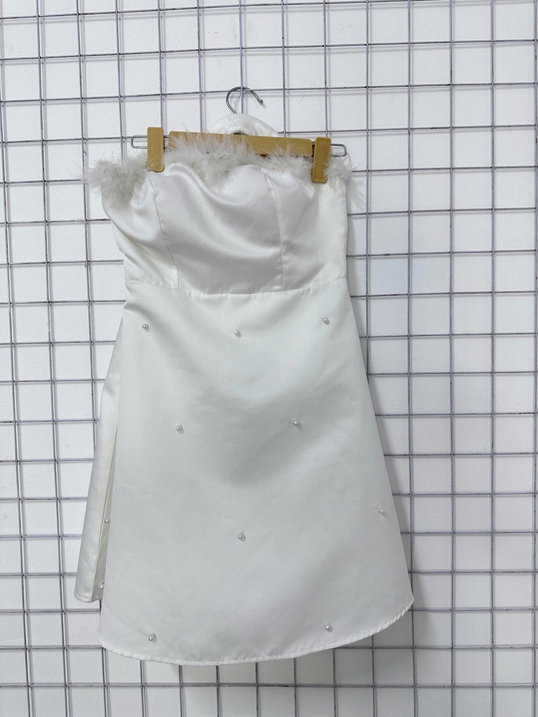 váy cup dài lông trắng