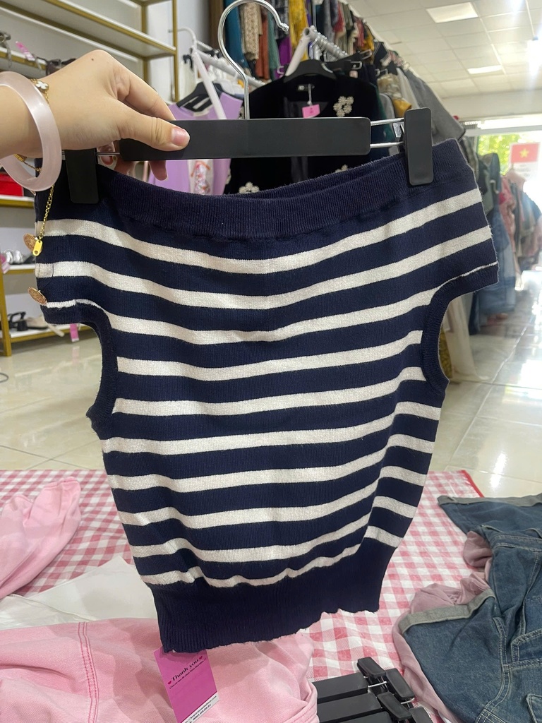 áo trễ vai xanh than kẻ trắng