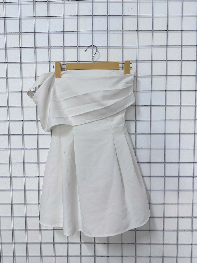 váy trễ vai trắng 