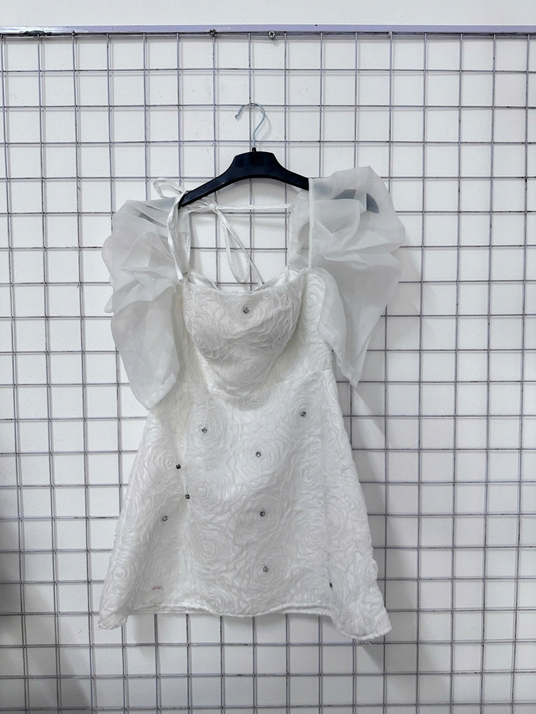 váy tay bồng trắng hoa