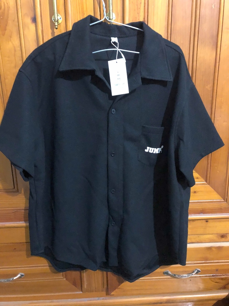 áo sơ mi đen cộc tay