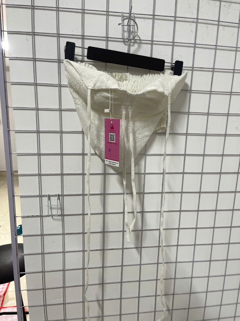 áo crt trắng buộc cổ 