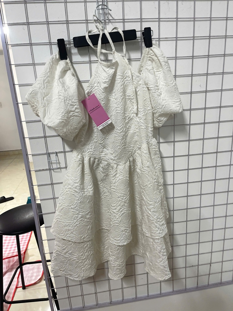 váy trắng hoa nổi