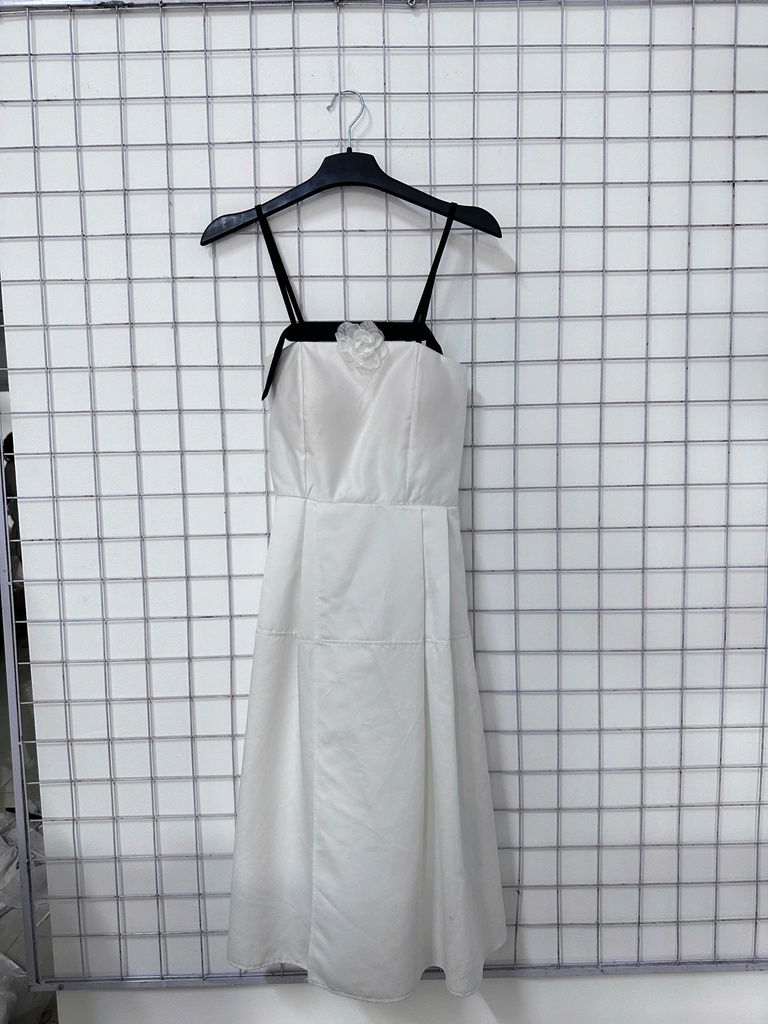 váy 2 dây trắng hoa ngực