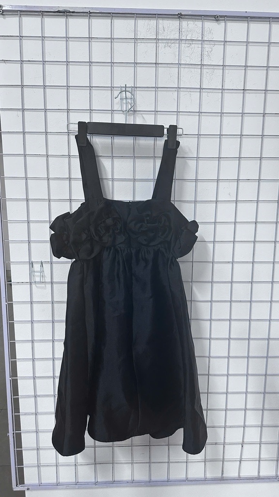 váy đen 2 dây hoa ngực