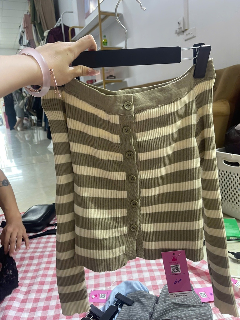 áo trễ vai kẻ trắng xanh 