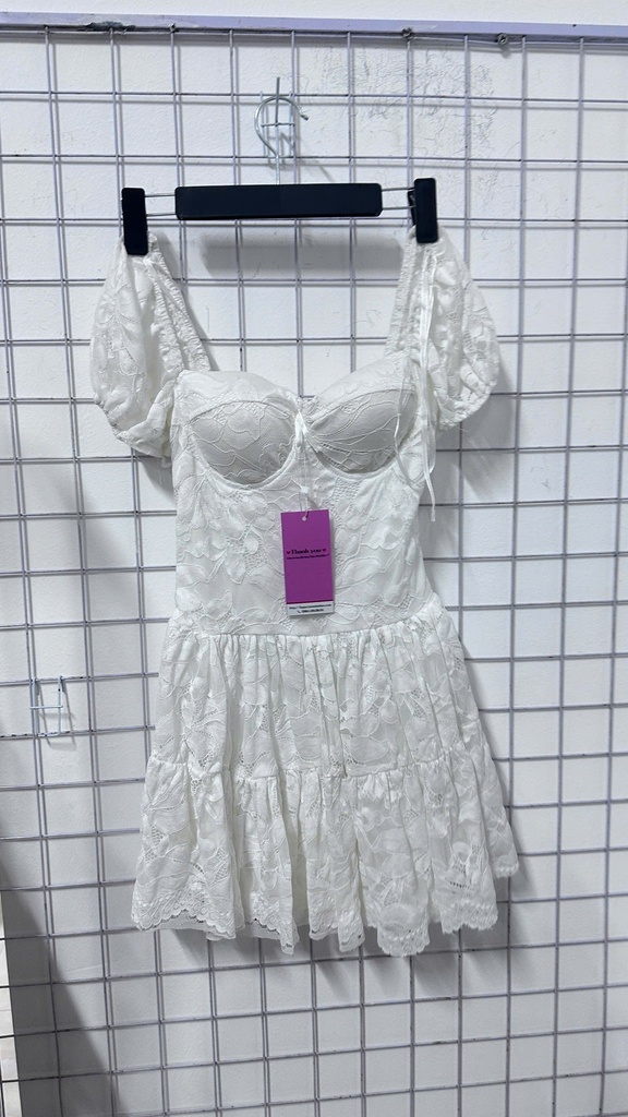 váy trắng cổ vuông tay bồng