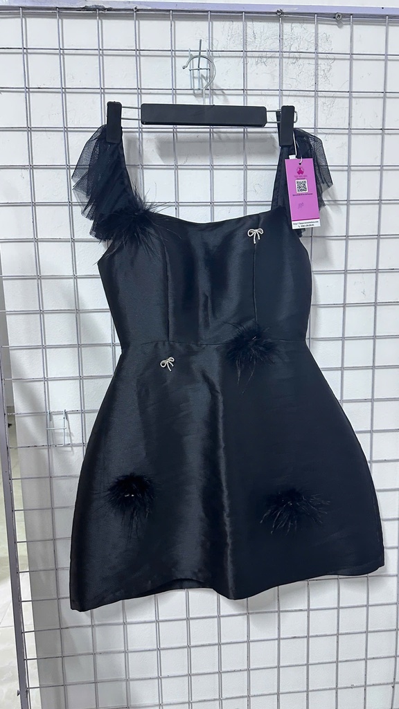 váy đen 2 dây đính nơ 