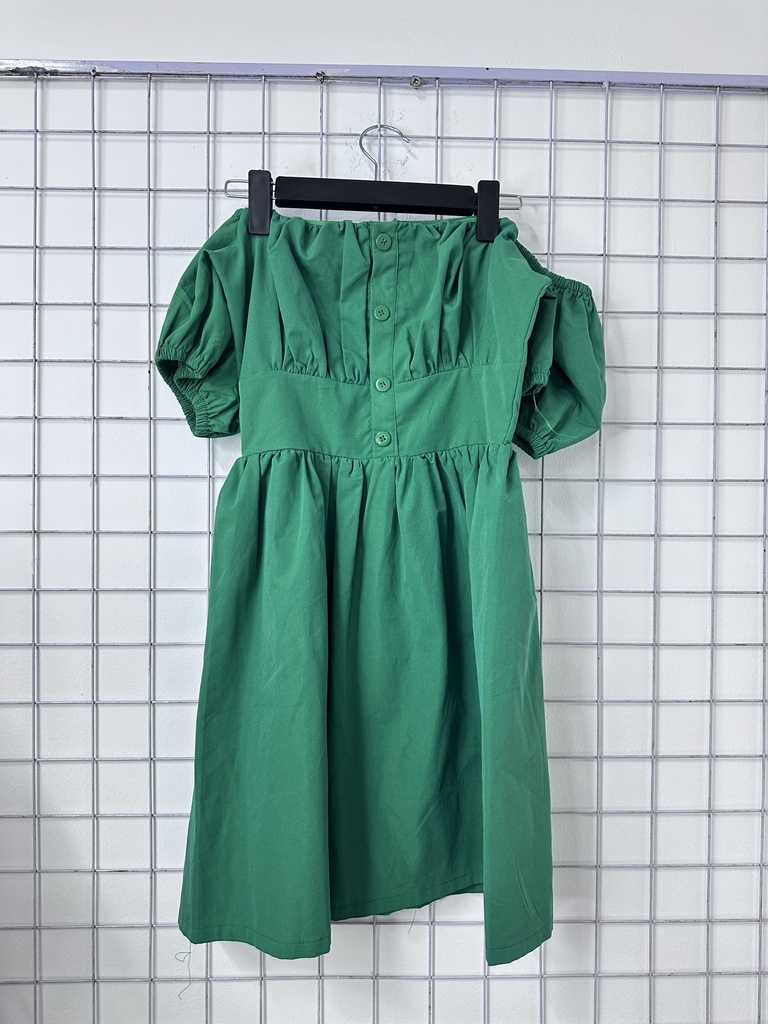 váy trễ vai xanh lá