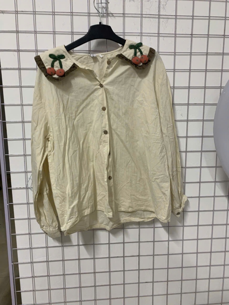 sơ mi kem cổ cherry