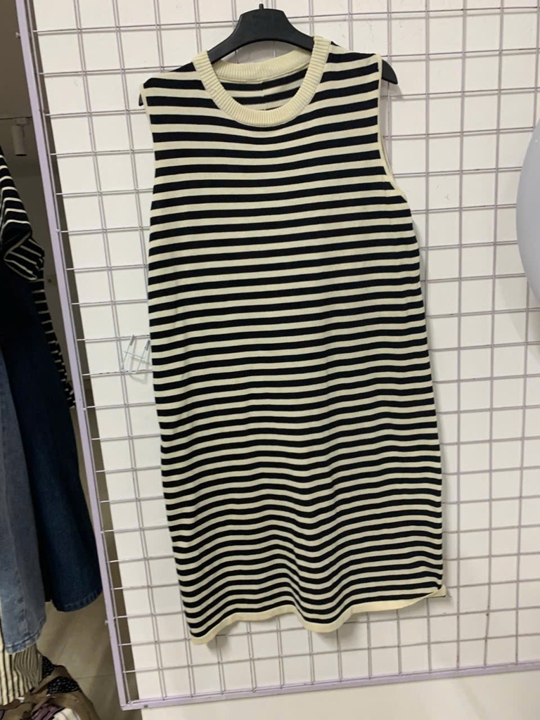 váy xuông kẻ sát nách