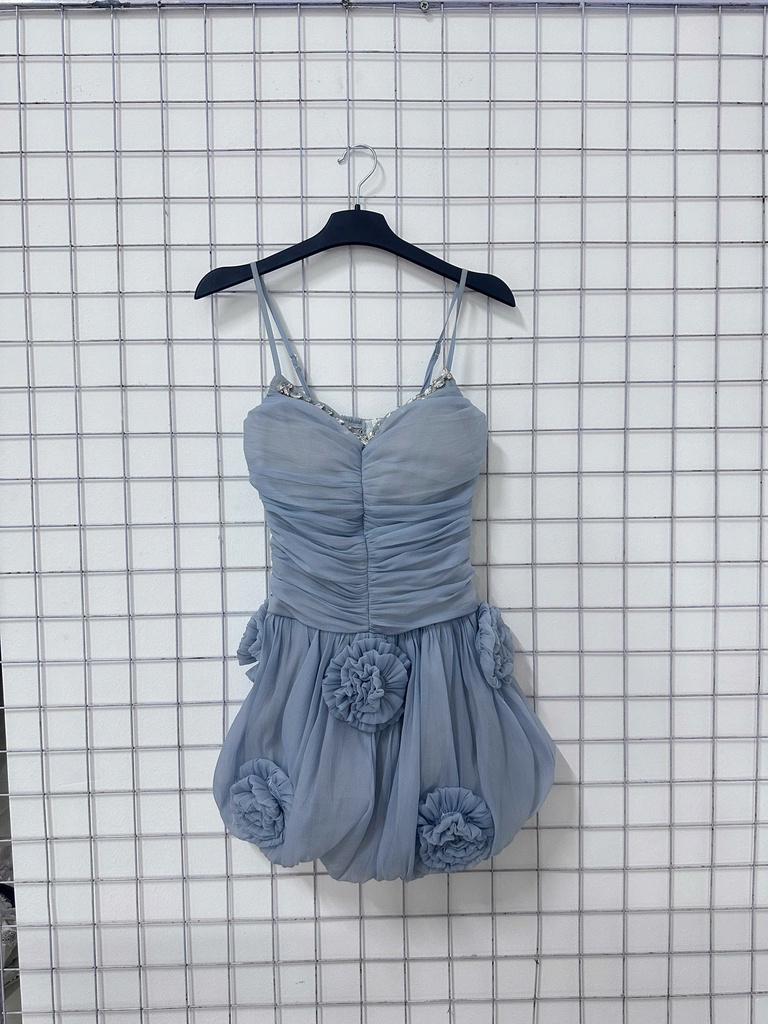 váy 2 dây xanh đính đá