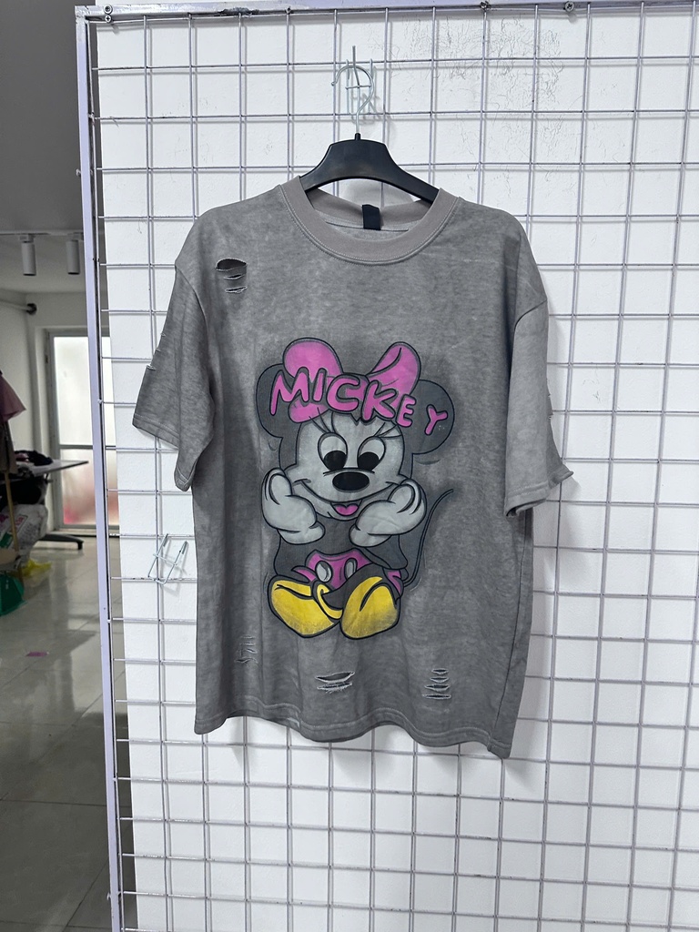 áo phông xám cộc tay