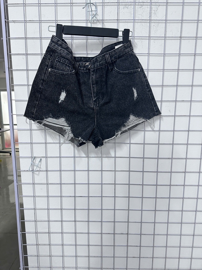 quần sooc đen bạc