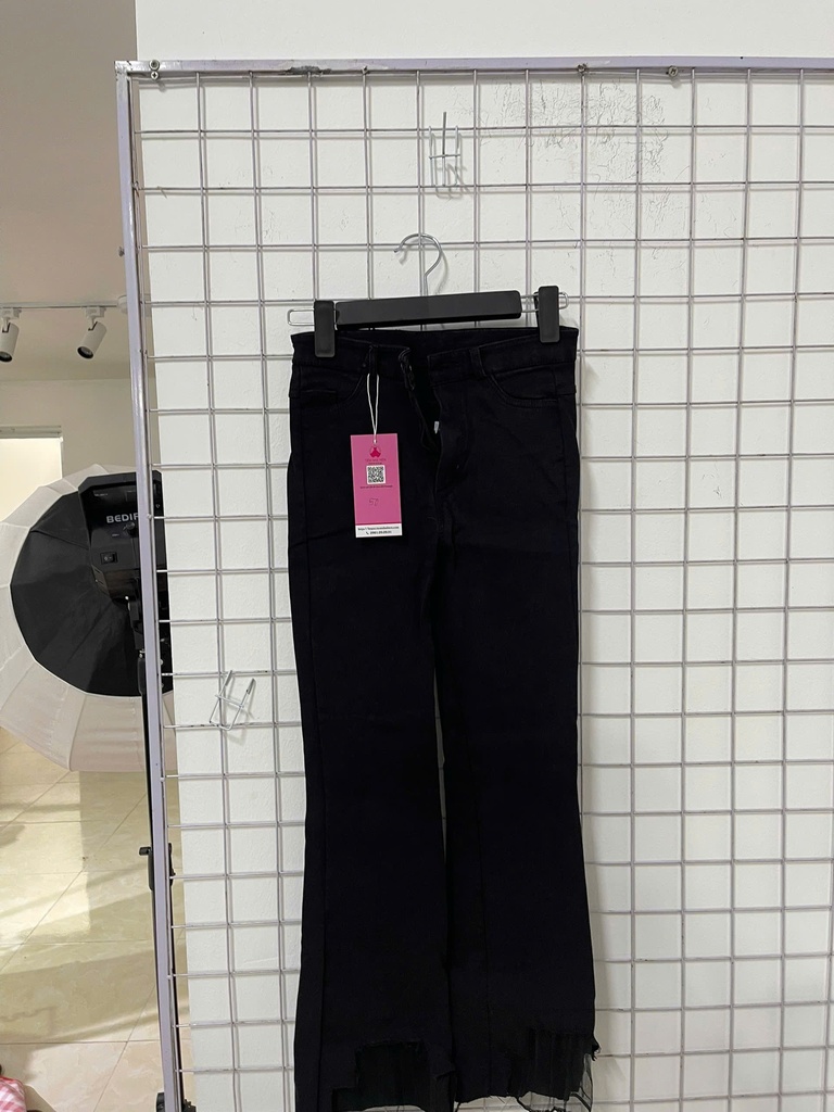 quần bò đen ống loe 