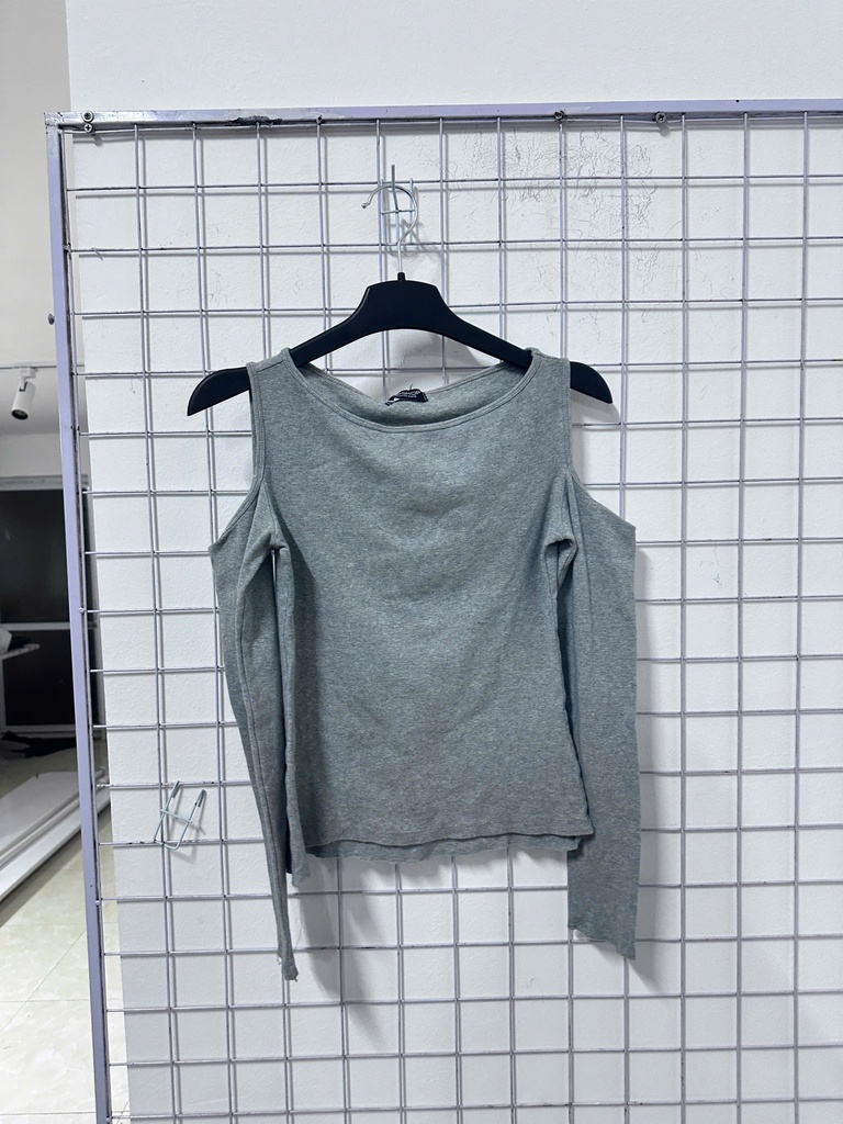 áo crt xám hở vai