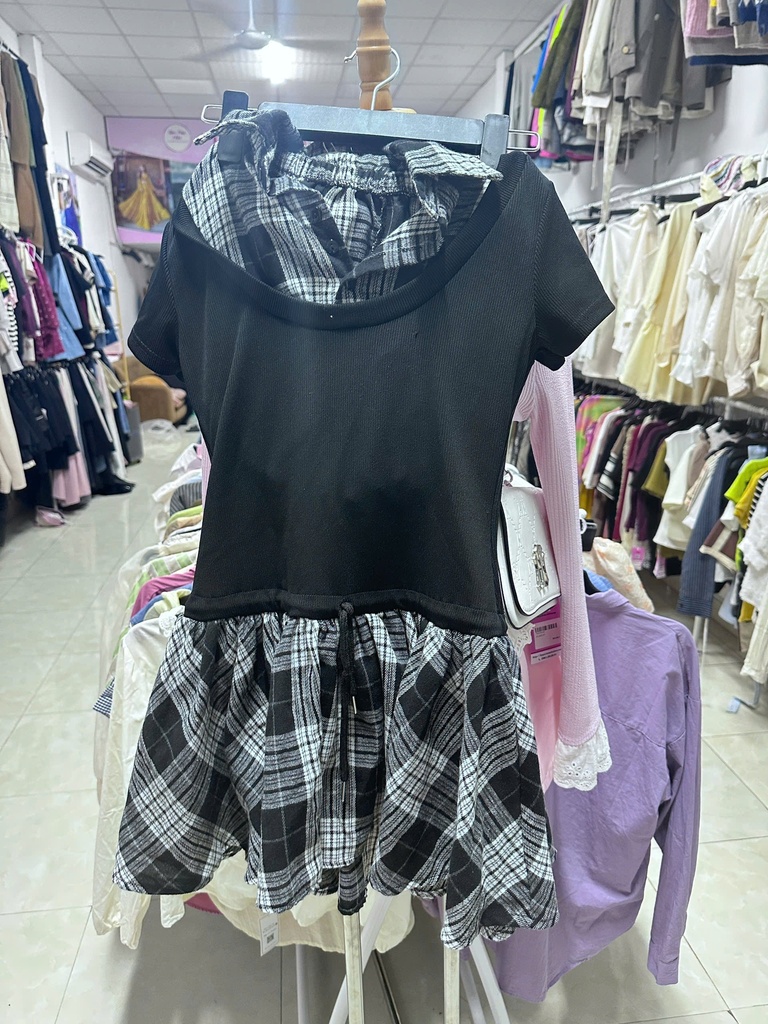 vÁY KẺ ĐEN