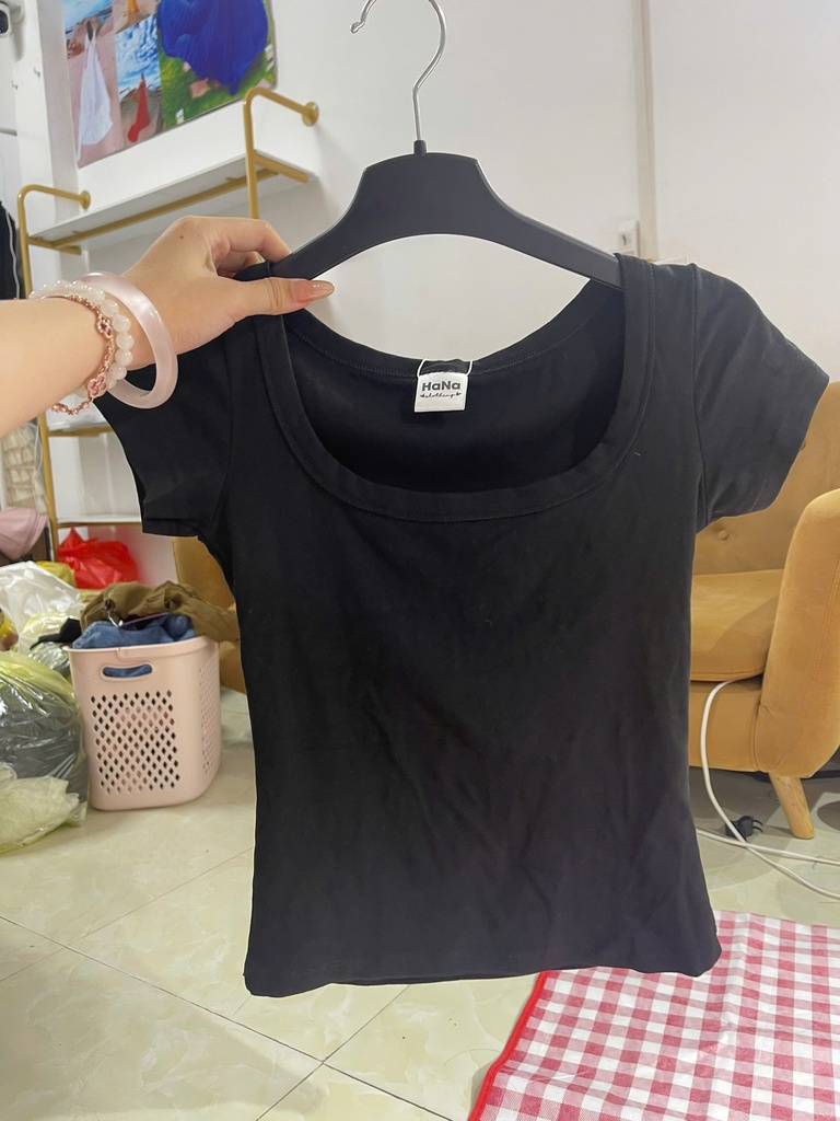 áo đen crt cộc tay 