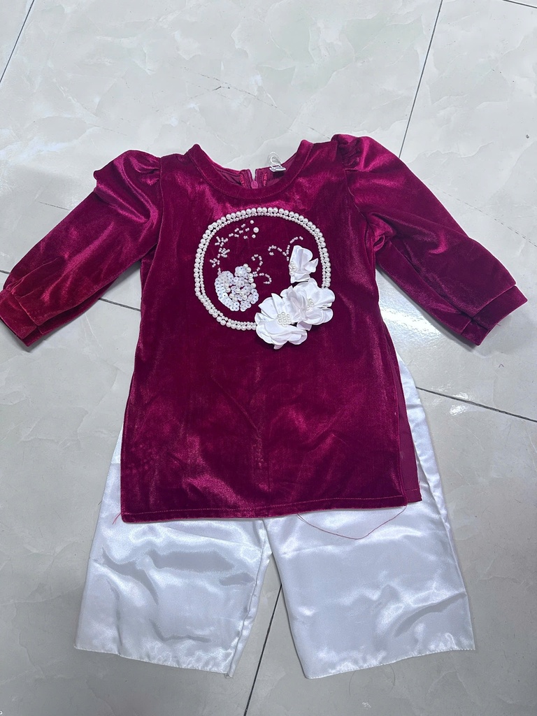 ad bé đỏ nhung