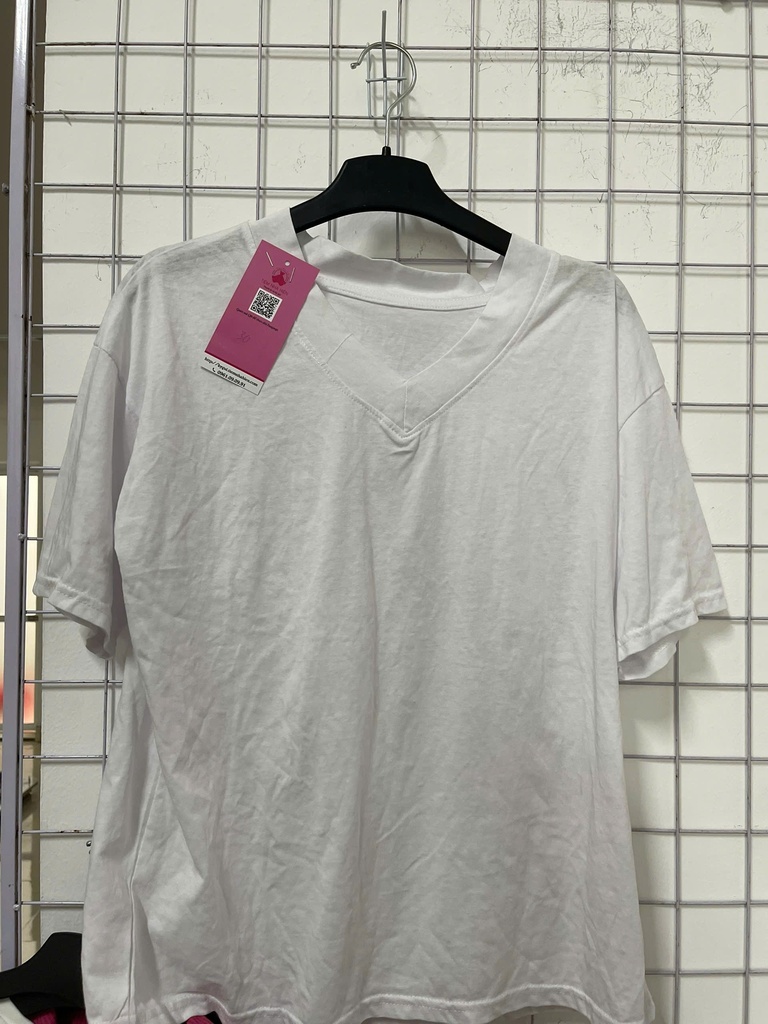 áo phông trắng cổ tim 