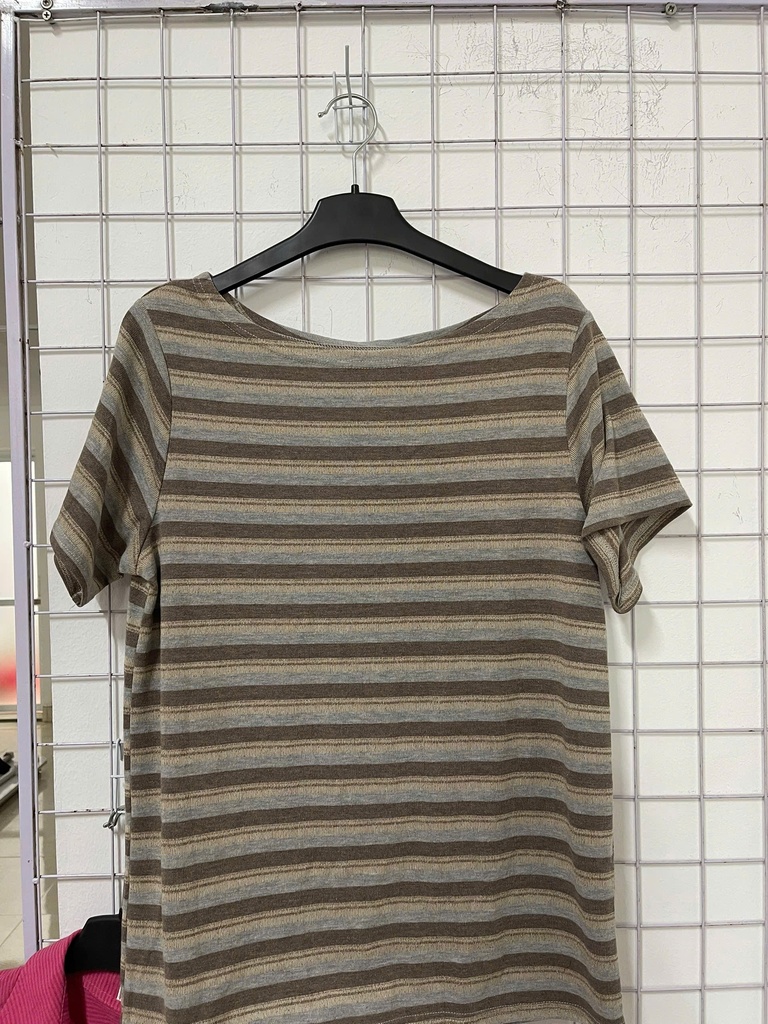 áo phông xám kẻ nâu be 