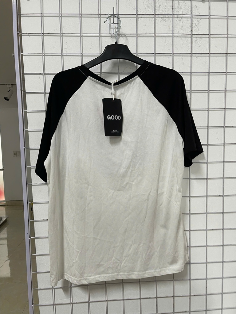 áo phông đen trắng chữ M 