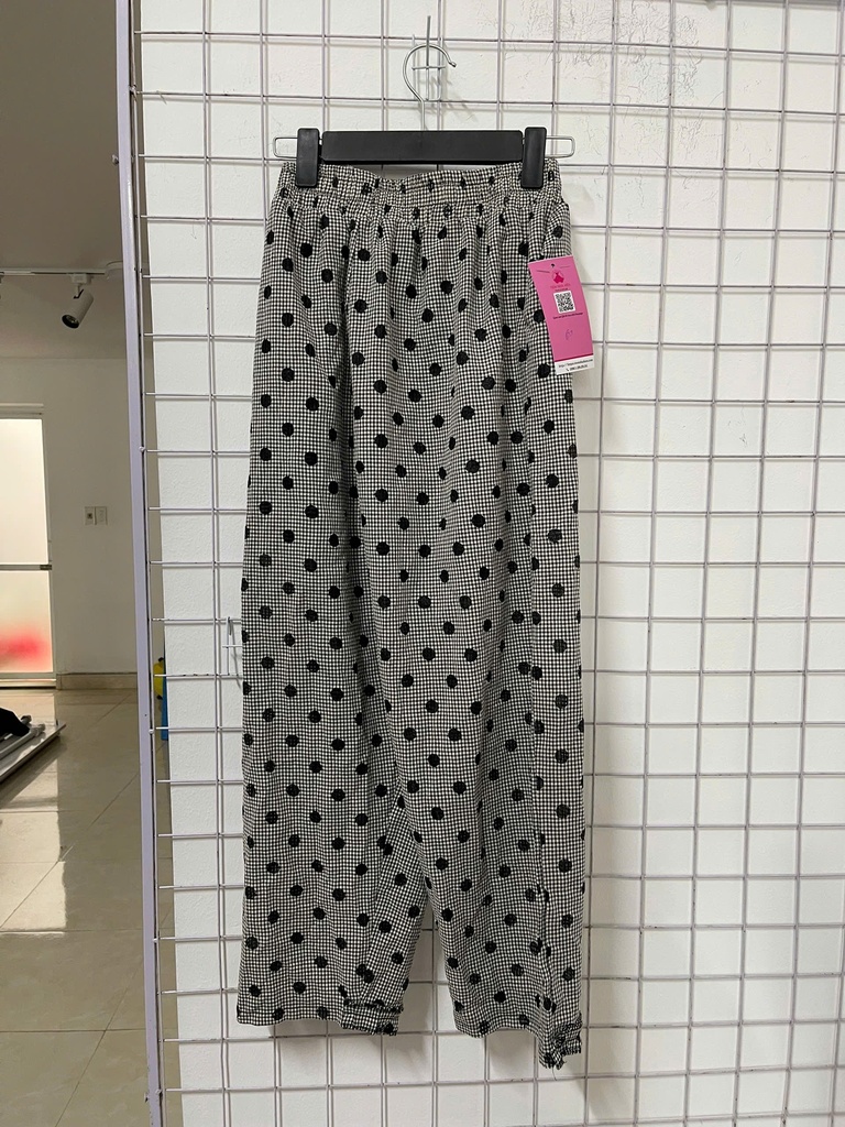 quần xuông đen caro chấm bi