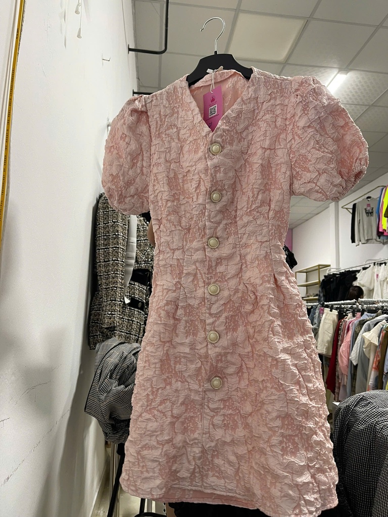 váy hồng hoa nổi 