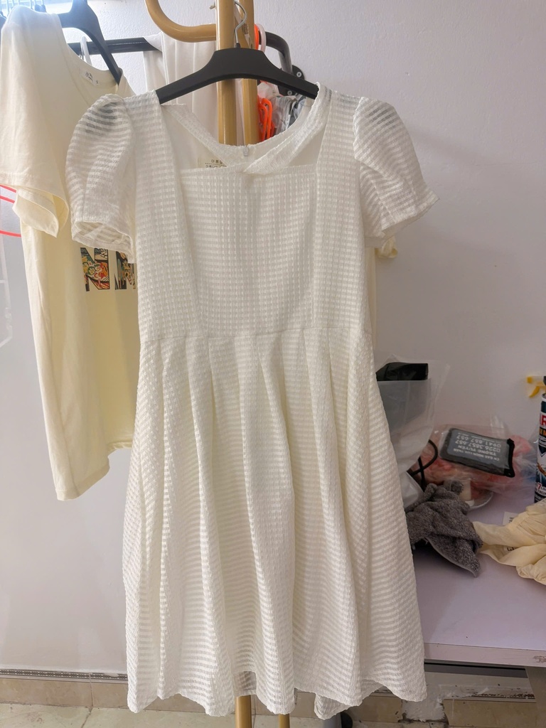 váy trắng cộc tay
