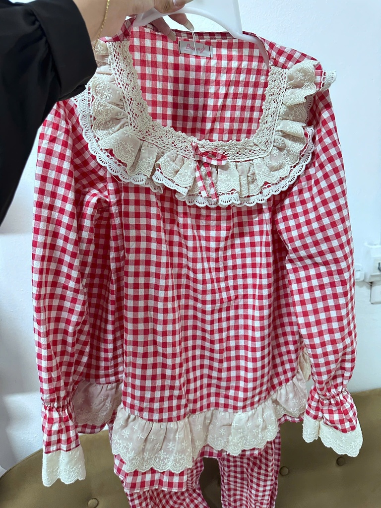 pijama đỏ kẻ caro