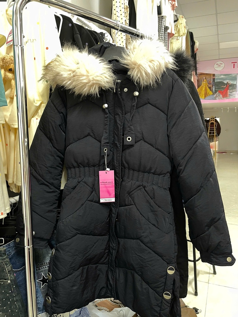 áo khoác đen lông cổ trắng 