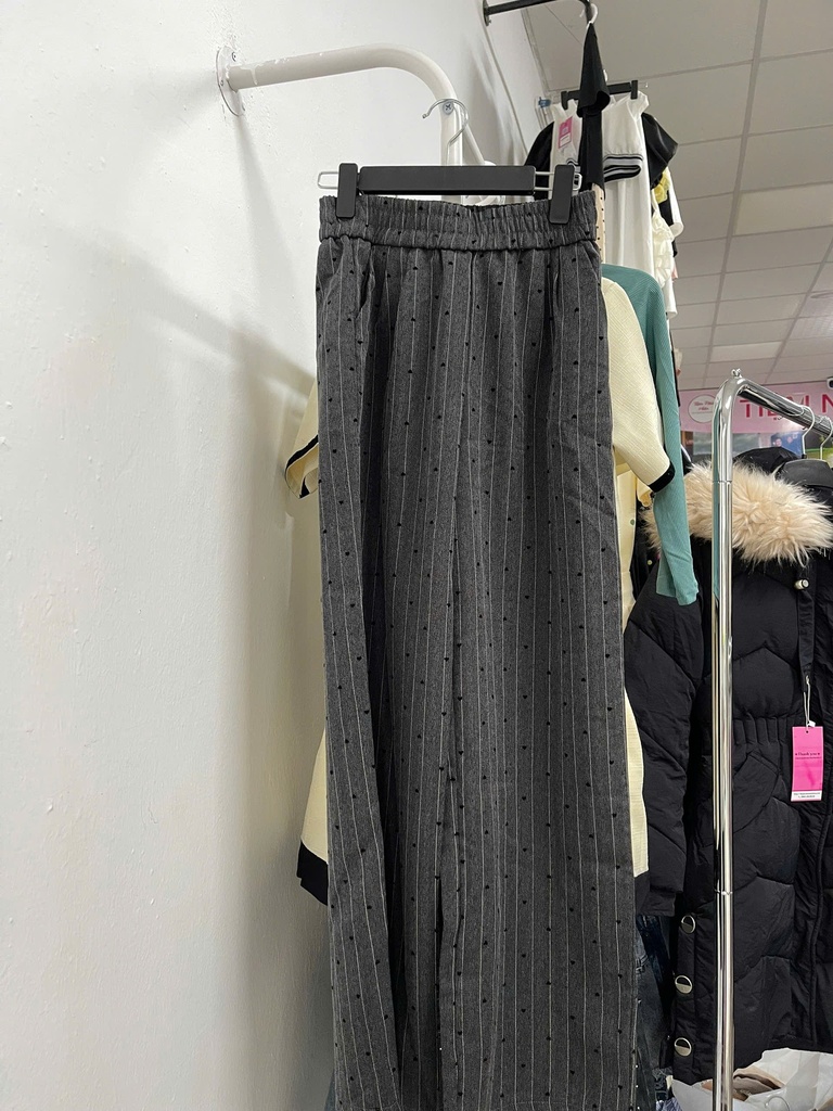 quần xám kẻ chấm bi 