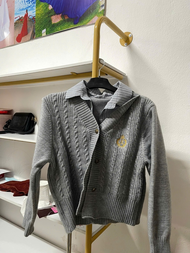 áo len xám phối sơ mi