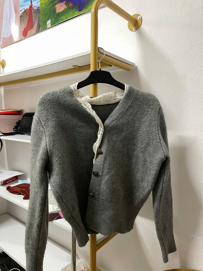 áo len xám phối ren trắng 