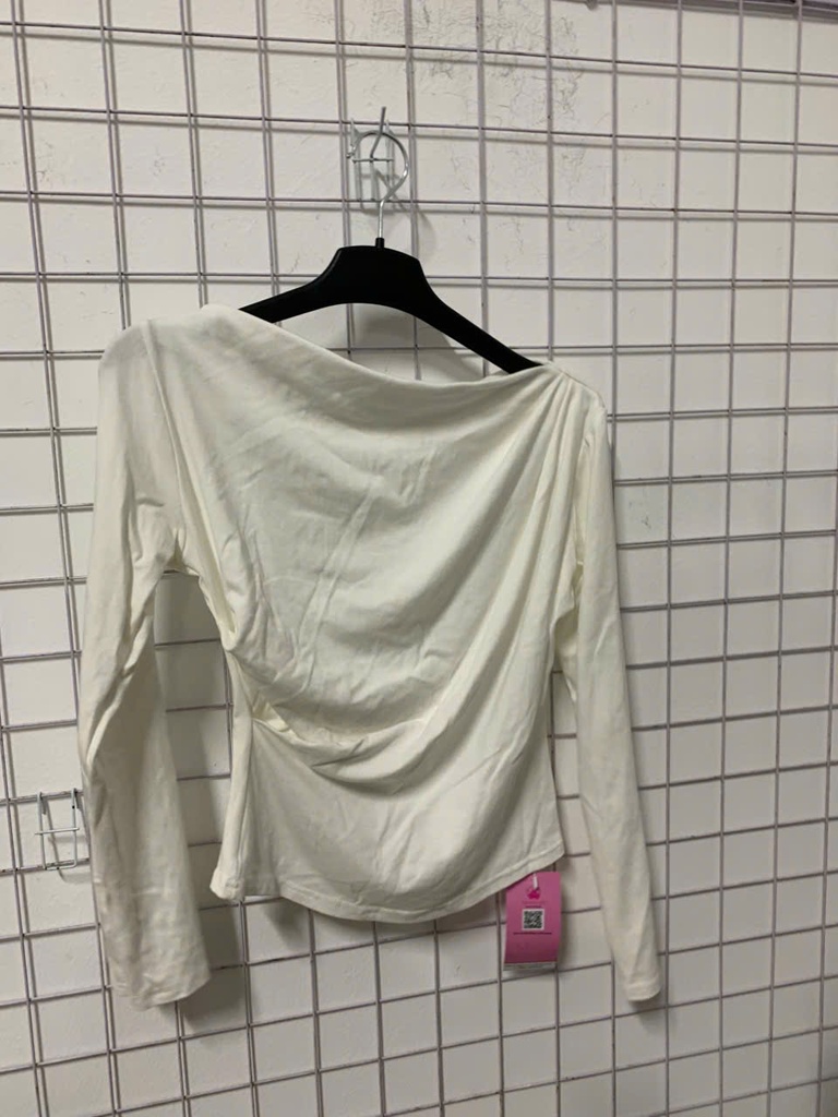 áo trắng trễ vai